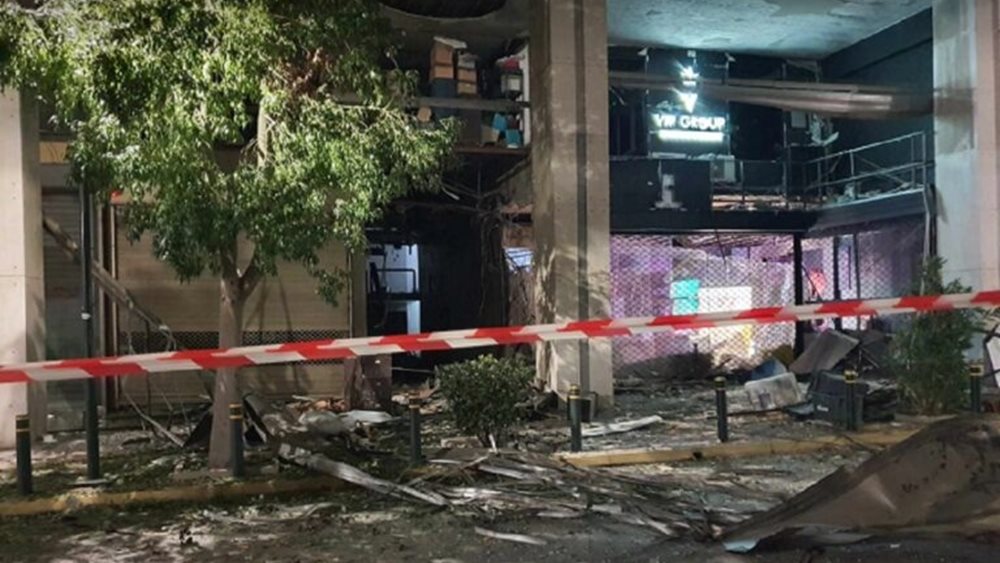 Ισχυρή έκρηξη σε κατάστημα στο κέντρο του Πειραιά – Υλικές ζημιές σε παρακείμενα ακίνητα