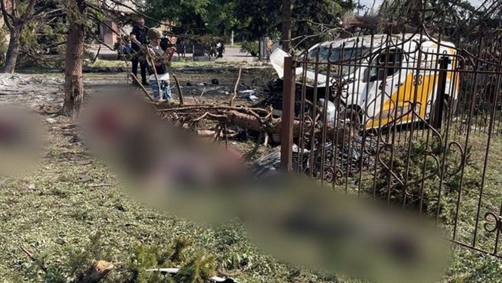Τουλάχιστον 23 άμαχοι νεκροί από ρωσική βόμβα σε ουκρανικό χωριό στο Ντονέτσκ - Χτύπησε συνταξιούχους που περίμεναν σε ουρά για τη σύνταξη