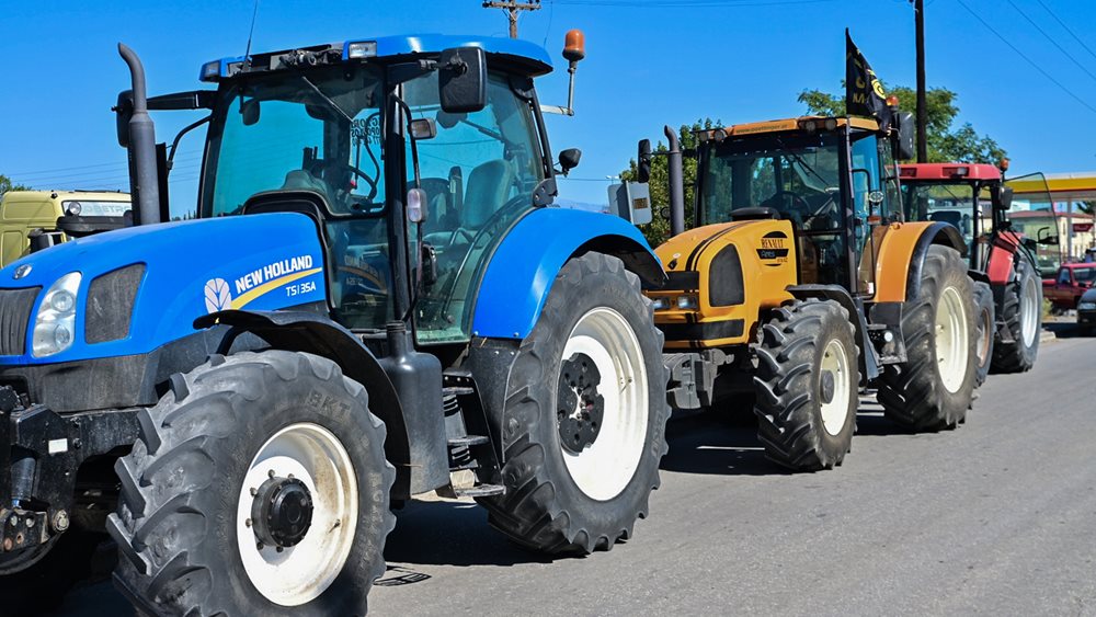 Αλεξανδρούπολη: Μπλόκο αγροτών με τρακτέρ για την άφιξη Μητσοτάκη - Στην Αθήνα πανελλαδικό συλλαλητήριο στις 12:00