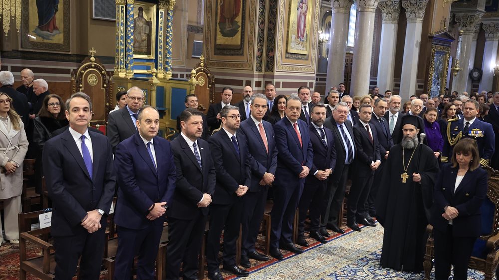 Στη δοξολογία &quot;επί τη Ενάρξει του Νέου Έτους&quot; στη Μητρόπολη Αθηνών παρευρέθη η πολιτειακή, πολιτική και στρατιωτική ηγεσία της χώρας