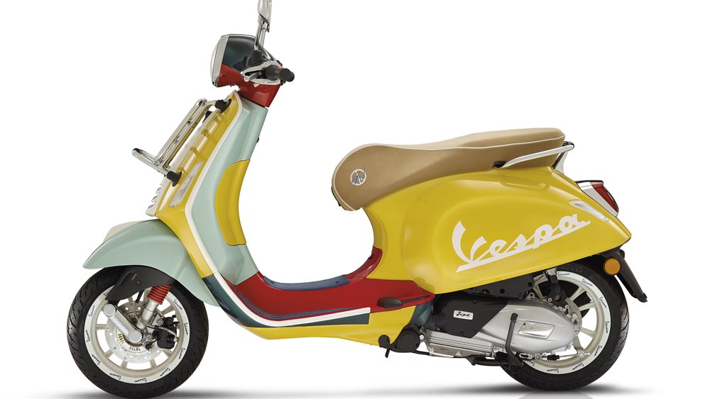 Διαθέσιμη στα σημεία πώλησης η Vespa Primavera Sean Wotherspoon