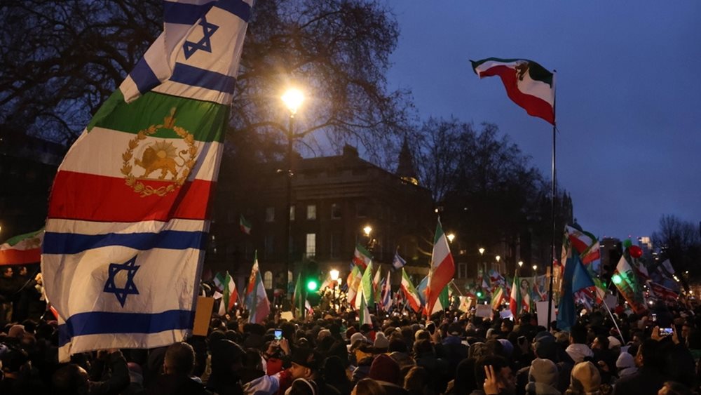 Τι θα σήμαινε μία επέμβαση των ΗΠΑ στο Ιράν - Ποιες επιλογές "ζυγίζει" ο Τραμπ