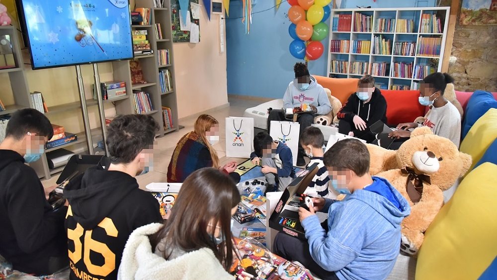 Ευχές και 5.034 δώρα στα παιδιά από τα Ευχοστολίδια