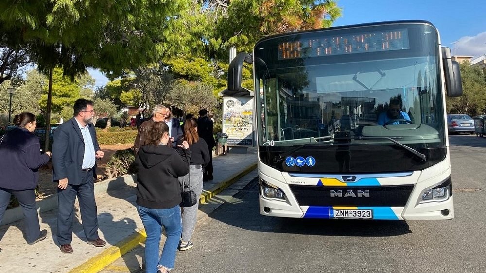 Β. Οικονόμου: 20 νέα 18μετρα αρθρωτά Λεωφορεία στις περιαστικές γραμμές της ΝΑ Αττικής