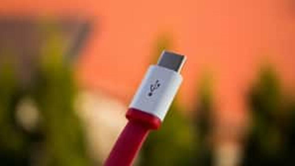EU Directive on common charger for all electronic devices now in effect, EuroMP Tsiodras says