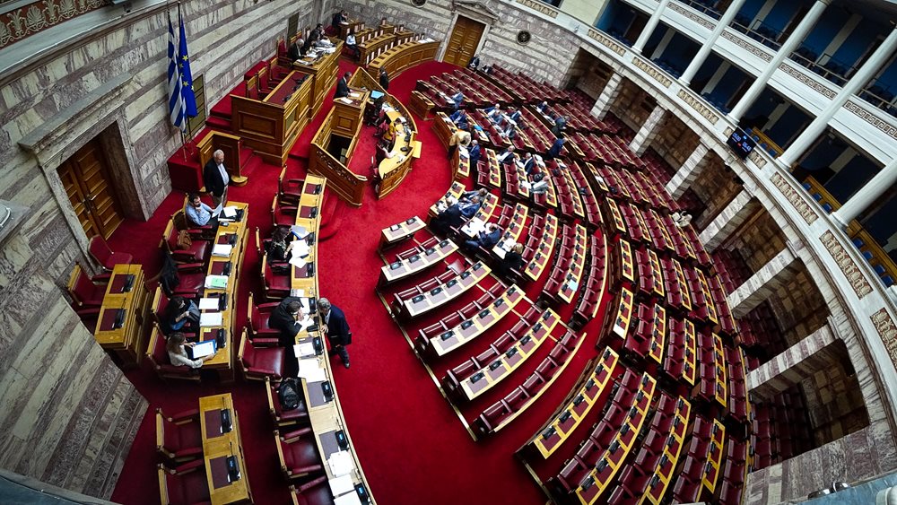 Κατά πλειοψηφία με 180 ψήφους οι συμβάσεις για τους υδρογονάνθρακες