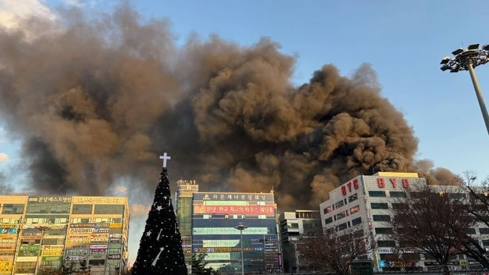 Νότια Κορέα: Φωτιά σε οκταώροφο κτίριο στη Σεονγκνάμ - Υπάρχουν εγκλωβισμένοι