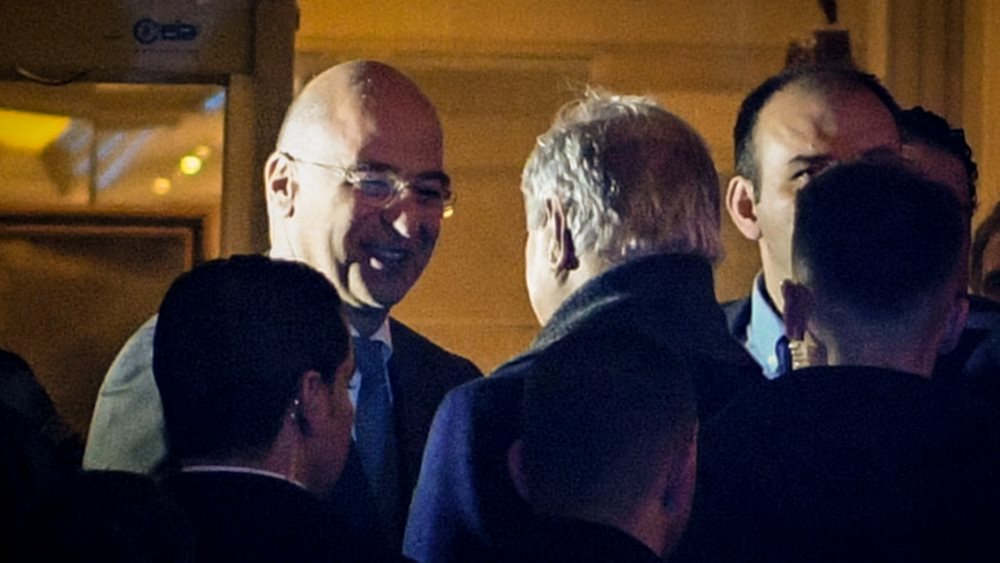 Τι σημαίνει η παρουσία Χαφτάρ στην Αθήνα