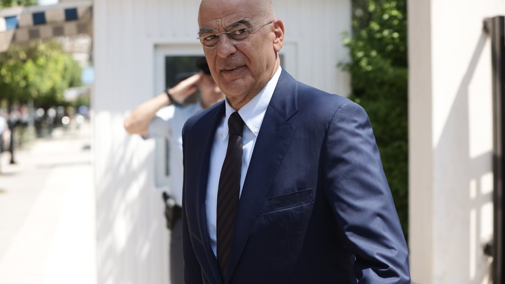 Στην 1η Στρατιά στη Λάρισα ο Ν. Δένδιας-Συνδράμουν τους πληγέντες οι Ένοπλες Δυνάμεις