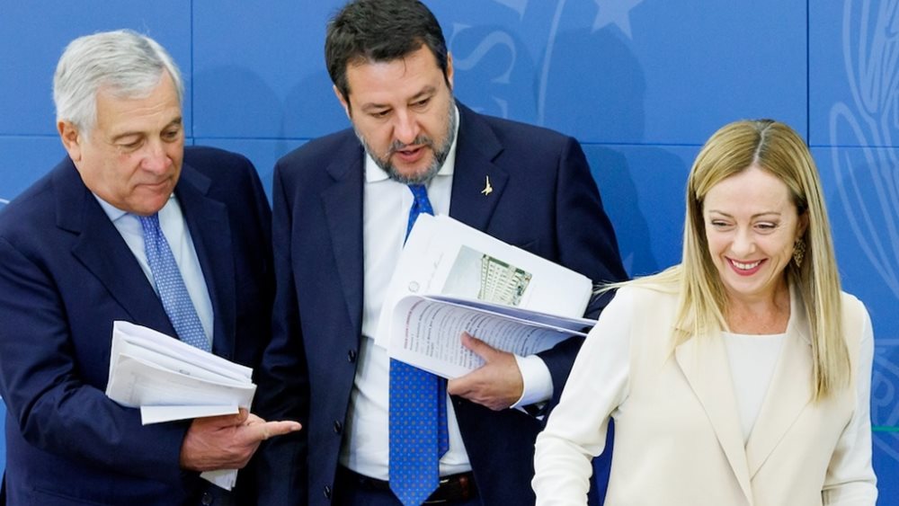 Ιταλία: Σύγκρουση των δύο αντιπροέδρων της κυβέρνησης Μελόνι, ακροδεξιού και κεντροδεξιού, για τον φόρο στα υπερκέρδη των τραπεζών