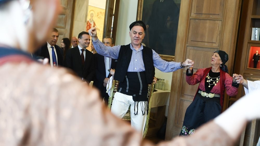 Κάλαντα στον δήμαρχο Αθηναίων από φορείς και συλλόγους