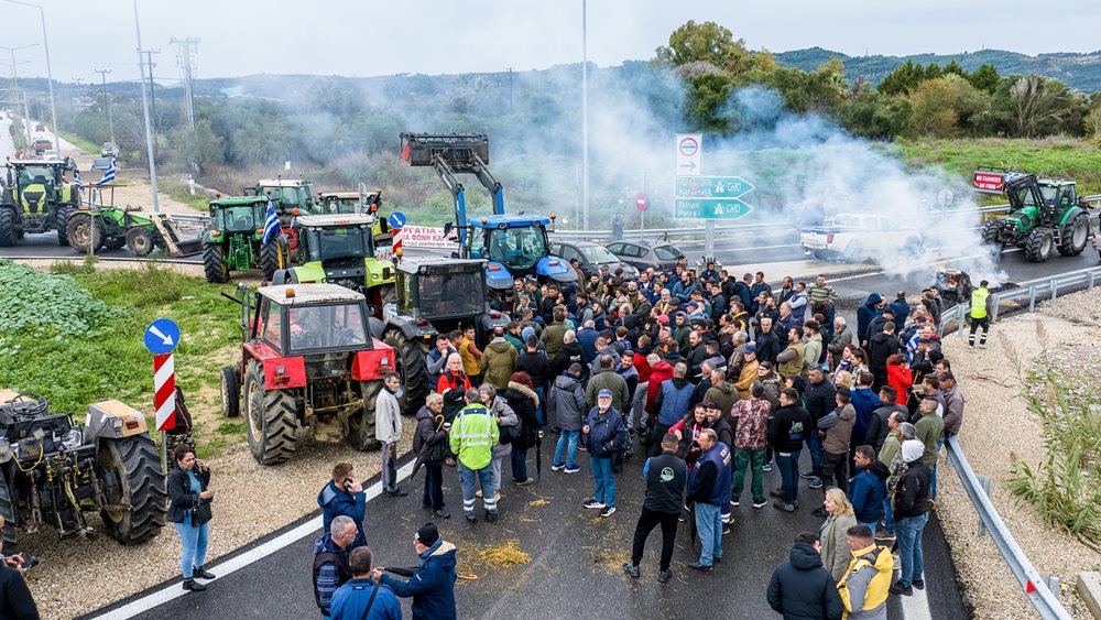 Αγρότες: Κλιμακώνονται τα μπλόκα σε όλη τη χώρα - Κλειστοί δρόμοι - Τι συμβαίνει ανά περιοχή
