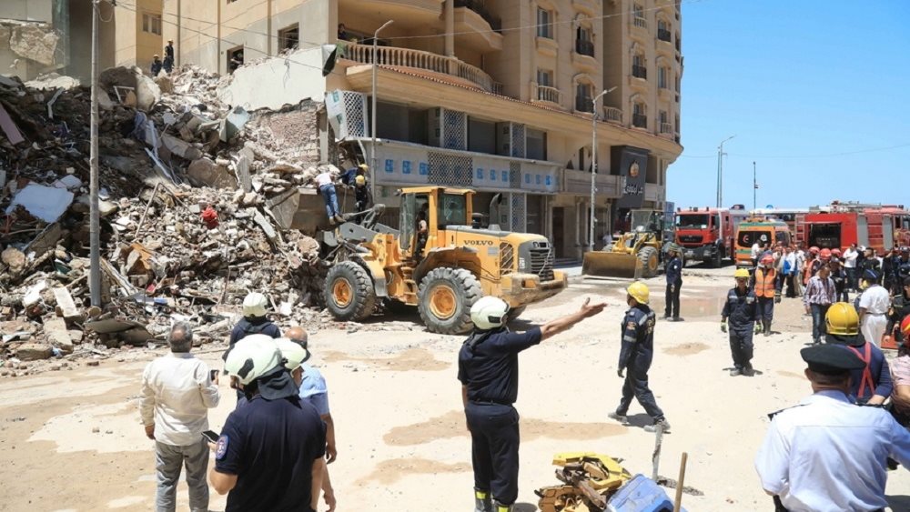 Αίγυπτος: Κατέρρευσε 13ώροφη πολυκατοικία στην Αλεξάνδρεια