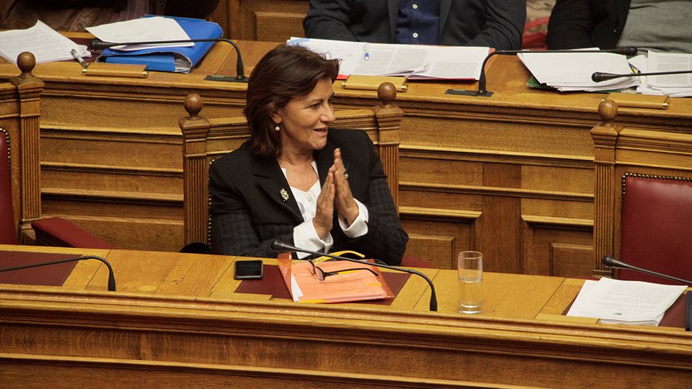 Φωτίου για επιδόματα: Εντός του 2018 θα αναπληρωθούν οι περικοπές