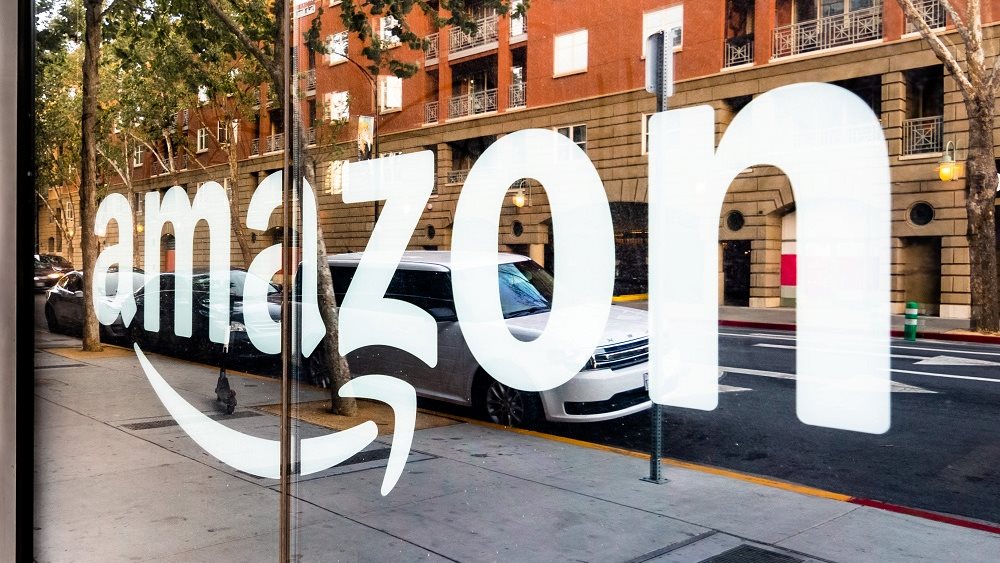 Η Amazon σχεδιάζει την ανάπτυξη δικτύου πολυκαταστημάτων στις ΗΠΑ