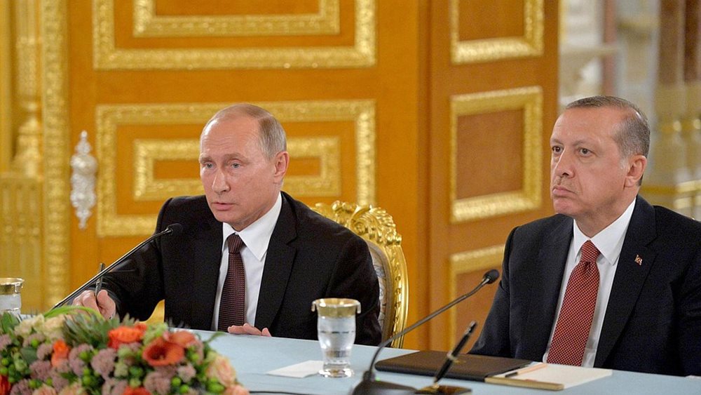 Σκληραίνει το παιχνίδι Τουρκίας και Ρωσίας στη Λιβύη