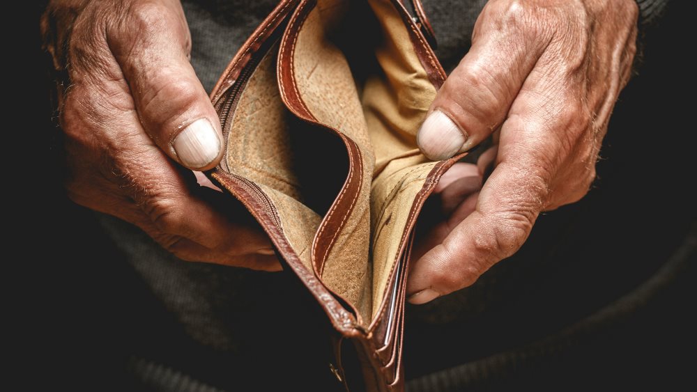 Mε μέτρα 800 εκατ. ευρώ στις πλάτες των συνταξιούχων το πλεόνασμα