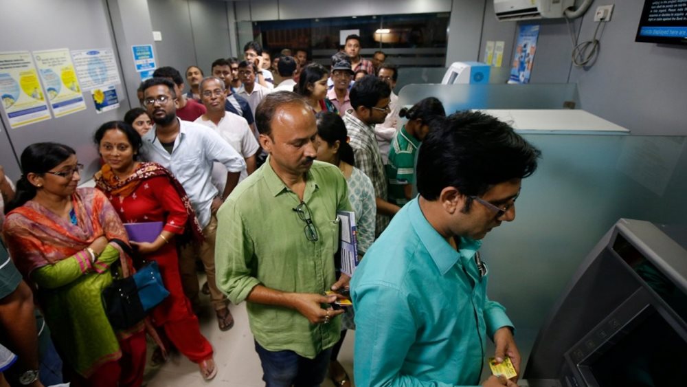 Η Ινδία απέσυρε το 86% των μετρητών, το μέτρο όμως δεν... αποδίδει