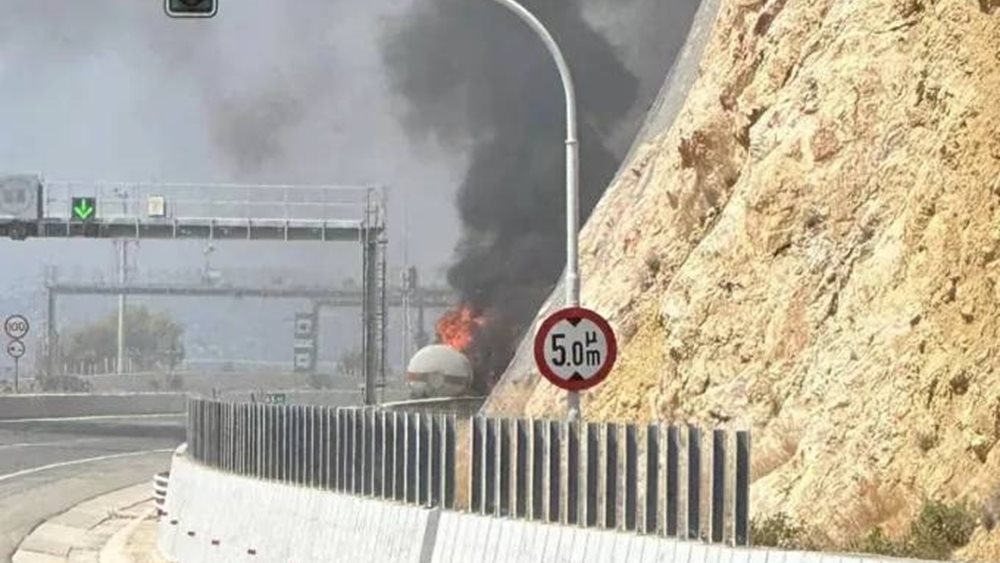Φωτιά σε βυτιοφόρο στην Αθηνών- Κορίνθου – Διακοπή της κυκλοφορίας