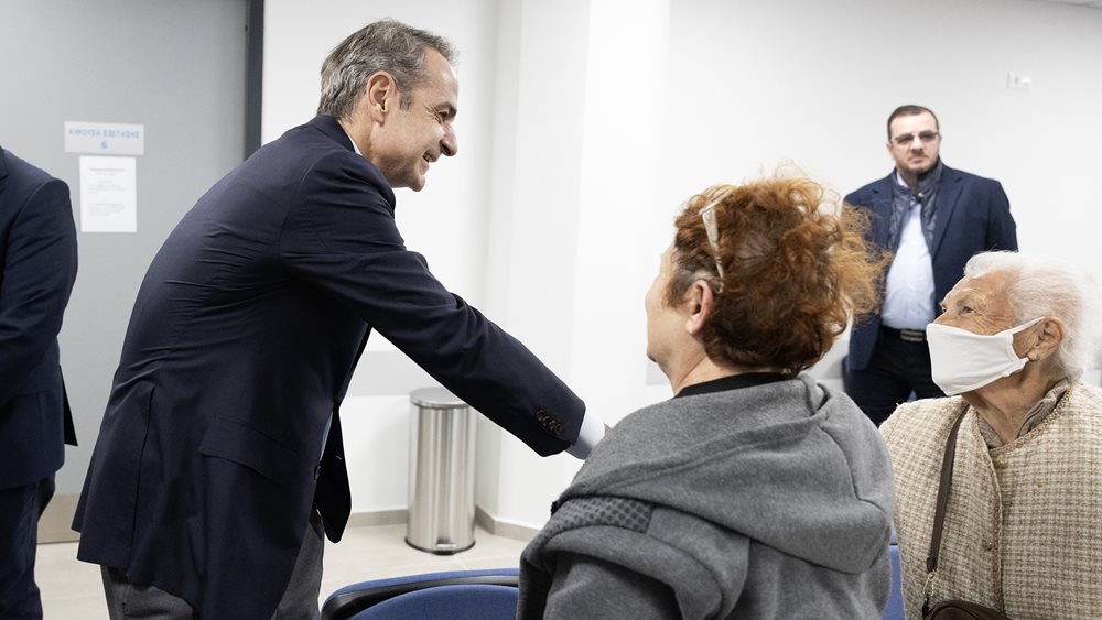 Επίσκεψη Κ. Μητσοτάκη στο νέο ΚΕΠΑ Πειραιά στο ΣΕΦ - Μείωση των εκκρεμών ραντεβού κατά 76%