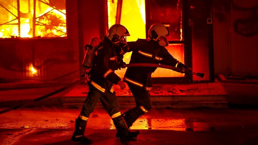 Καραμολέγκος: Συνεχίζεται η λειτουργία του εργοστασίου - Ολοκληρωτική καταστροφή στα logistics