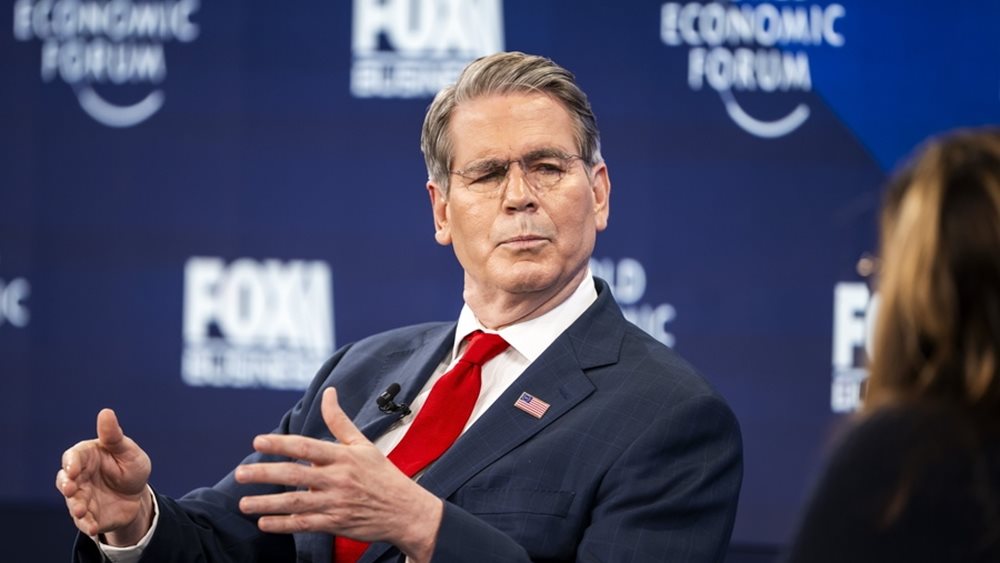 Μήνυμα Μπέσεντ στην Ευρώπη από το Νταβός: "Πάρτε μια βαθιά ανάσα - Μην προβείτε σε αντίποινα"