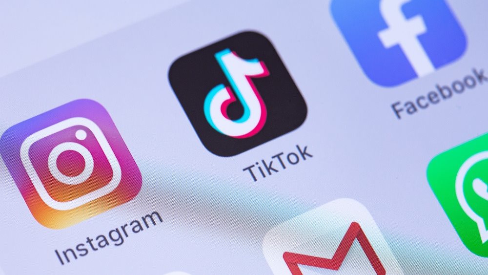 To Facebook πληρώνει αδρά για να δελεάσει τους influencers να αφήσουν το TikTok για το δικό του Reels