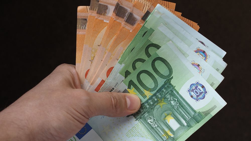Το παράδοξο της αύξησης των μετρητών εν μέσω πανδημίας