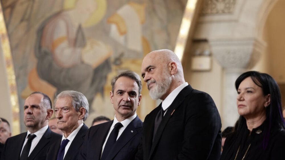 Τετ α τετ Μητσοτάκη-Ράμα μετά την κηδεία Αναστασίου - &quot;Οφείλουμε να λύνουμε τις διαφορές μας με διάλογο&quot;, είπε ο Πρωθυπουργός