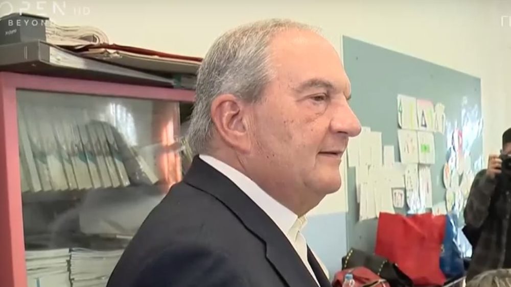 Αυτοδιοικητικές εκλογές 2023 - Θεσσαλονίκη: Ψήφισε ο πρώην πρωθυπουργός Κώστας Καραμανλής