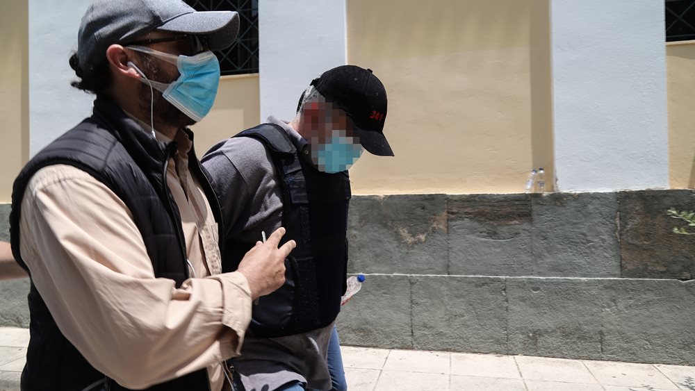 Δίκη ψευτογιατρού: Τη la prairie ξέχασες να μου φέρεις κύριε Κόντε, που είσαι ο εφευρέτης της…