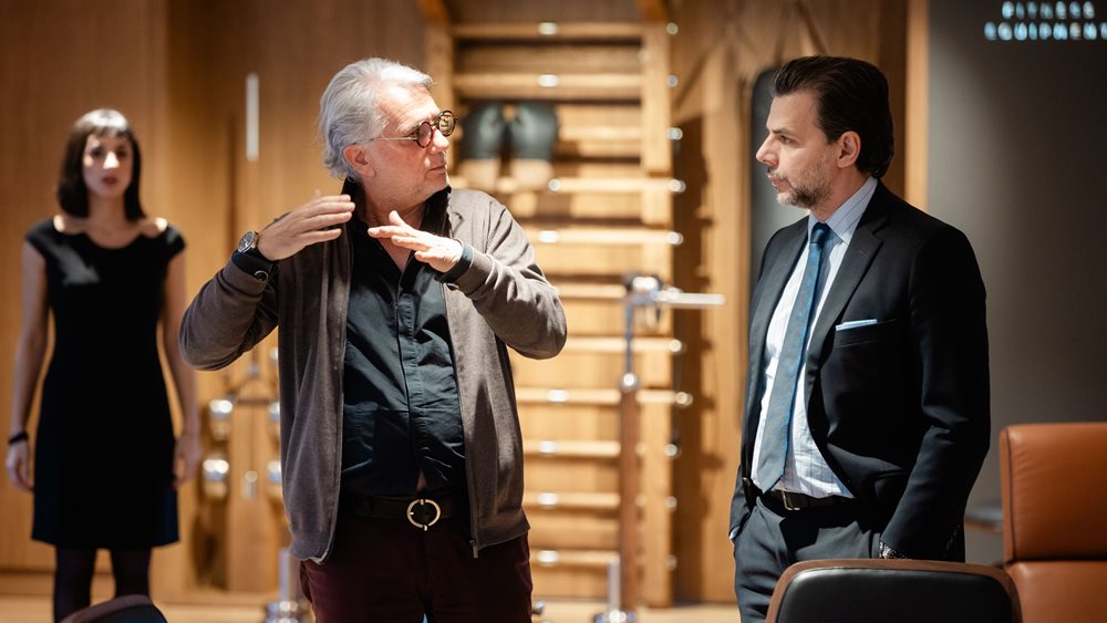 Τέχνη, φως και design: Ο MARCO LODOLA στο showroom της VARANGIS