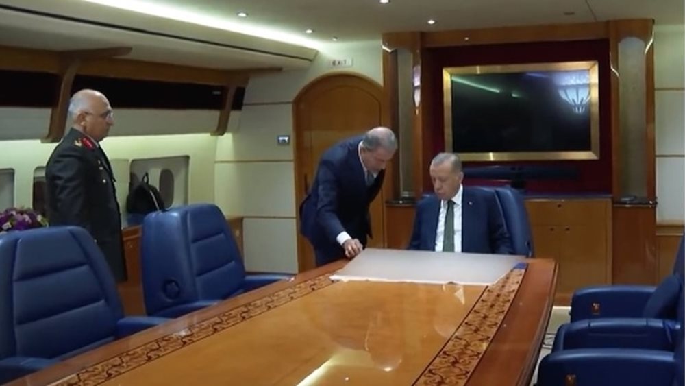 Τουρκία: Η στιγμή που ο Ερντογάν δίνει το πράσινο φως για την αεροπορική επιδρομή στη Συρία