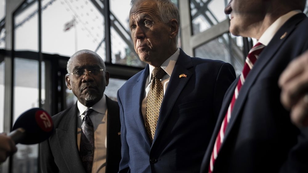 "Βράζουν" ακόμη και οι Ρεπουμπλικανοί με τις απειλές Τραμπ για Γροιλανδία - "Αν χτυπήσει στρατιωτικά, έως και καθαίρεση από την Προεδρία"