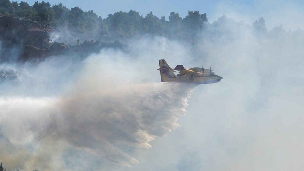 Μεγάλη φωτιά στα μειονοτικά χωριά στα ελληνοαλβανικά σύνορα - Η Ελλάδα συνδράμει με αεροσκάφη