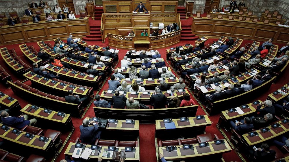 Κατατέθηκε στη Βουλή ο Προϋπολογισμός για το 2019 - Πυρά αντιπολίτευσης