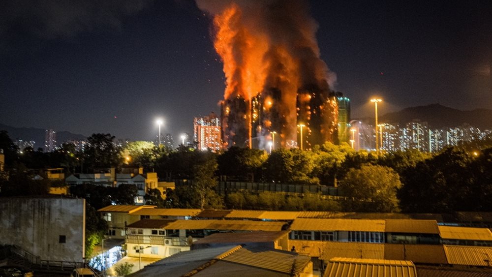 Χονγκ Κονγκ: Μεγάλη φωτιά σε συγκρότημα κατοικιών - 4 νεκροί, τραυματίες και εγκλωβισμένοι στους φλεγόμενους ουρανοξύστες