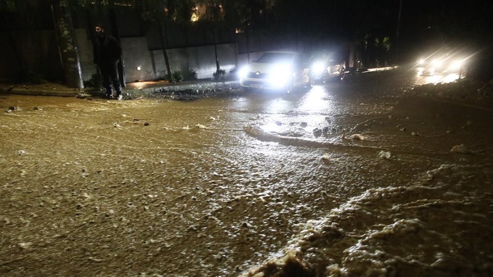 Δύο νεκροί από την κακοκαιρία - Πώς θα εξελιχθεί και ποιες περιοχές θα πλήξει, σοβαρά προβλήματα στην Αττική