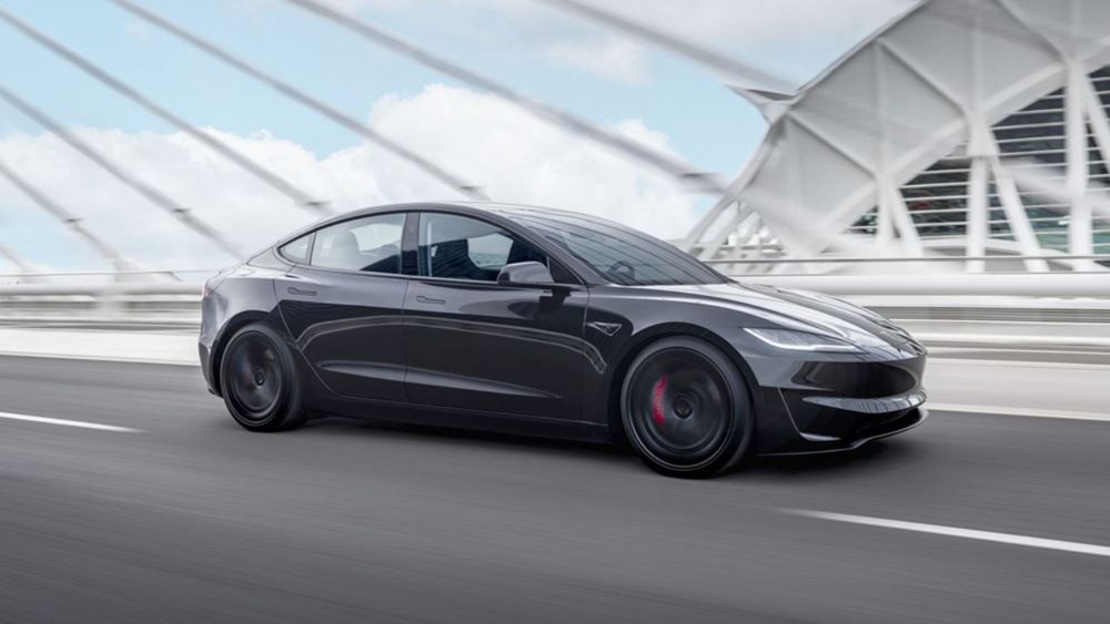 Στην Ελλάδα το Tesla Model 3 Performance: Η τιμή της τετρακίνητης ηλεκτρικής μπερλίνας των 510 ίππων