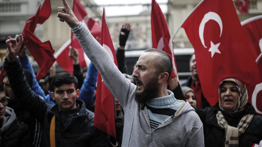 Ανησυχούν οι μυστικές υπηρεσίες της Ολλανδίας: Πόσο επηρεάζει η ρητορική Ερντογάν τους Τούρκους της χώρας