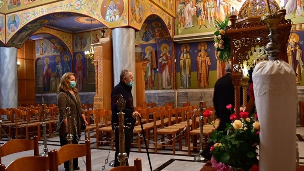 Κορονοϊός: Χρήση μάσκας από τους πιστούς συστήνει η Εκκλησία της Ελλάδος