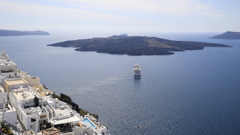 Πτήσεις: Συνεχίστηκε η πτώση για Σαντορίνη – Η Μύκονος &quot;αντέχει&quot; με ζήτηση από το εξωτερικό