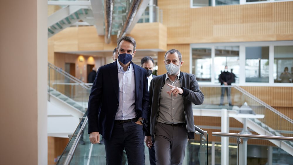 Επίσκεψη Μητσοτάκη στη Viva Wallet: "Κάναμε την φορολόγηση της εργασίας πολύ πιο χαμηλή"