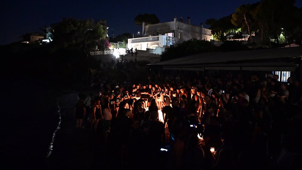 Συγκίνηση στις εκδηλώσεις μνήμης για την 7η επέτειο από τη φονική πυρκαγιά στο Μάτι
