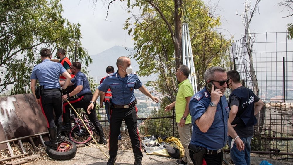 Ιταλία: Εκκένωση 2.000 τουριστών από ξενοδοχεία στην Απουλία λόγω πυρκαγιάς