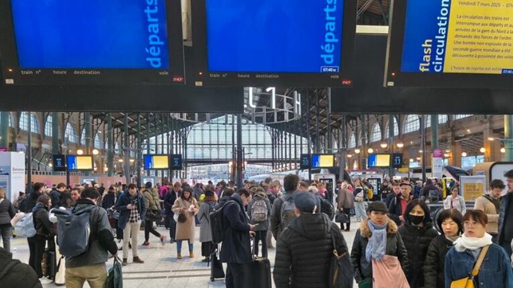 Παρίσι: Σταδιακή αποκατάσταση της κυκλοφορίας των τρένων μετά την ανακάλυψη βόμβας του Β&#39; Παγκοσμίου Πολέμου &quot;ανάμεσα στις γραμμές&quot;