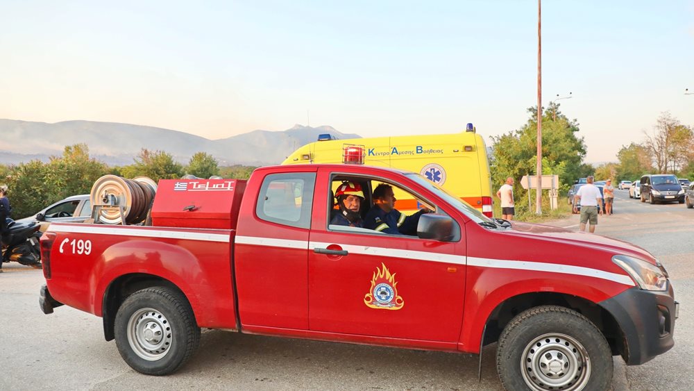 Διακοπή κυκλοφορίας στη λεωφόρο Μαρκοπούλου λόγω πυρκαγιάς