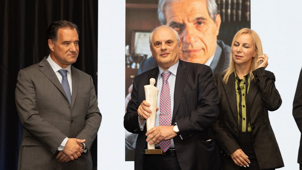 Ο αείμνηστος Παύλος Γιαννακόπουλος τιμήθηκε με το Βραβείο Κορυφαίας Προσωπικότητας στον κλάδο της Ελληνικής Φαρμακοβιομηχανίας