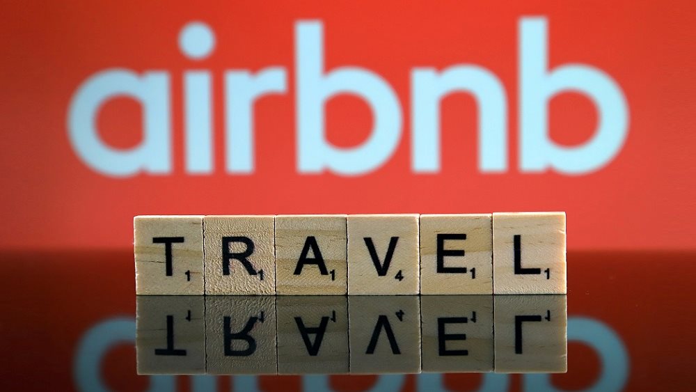 Ο Μπράιαν Τσέσκι της Airbnb επανεξετάζει τη στρατηγική ανάπτυξης της εταιρείας