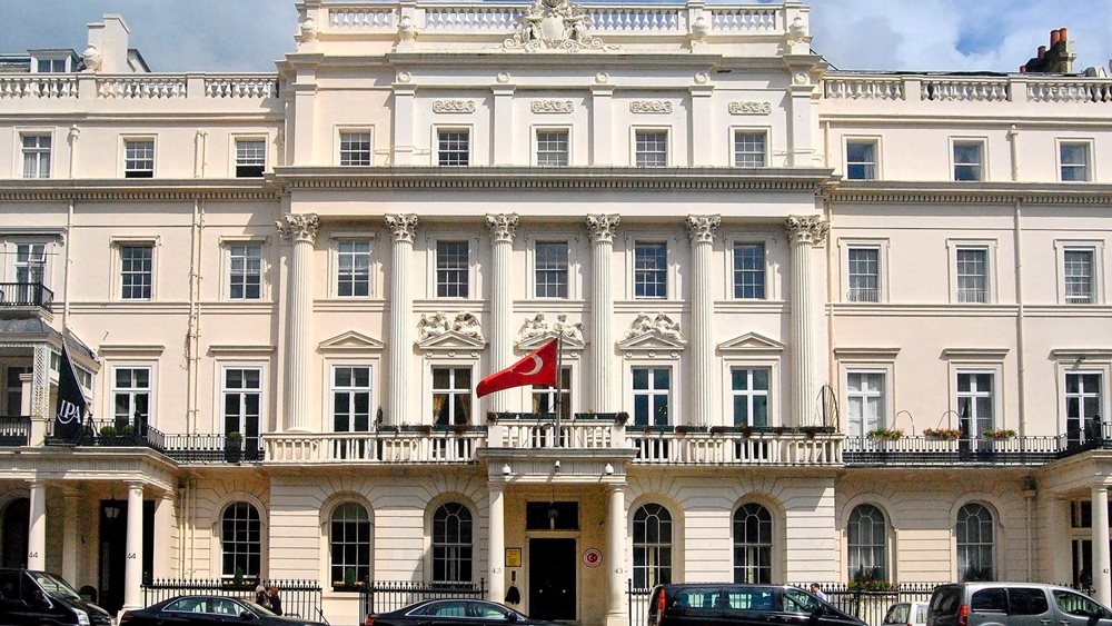 Αποκάλυψη: Τούρκοι διπλωμάτες κατασκοπεύουν και "φακελώνουν" επικριτές του Ερντογάν στη Βρετανία